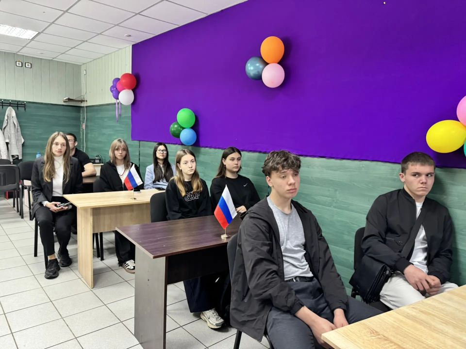Школьники встретились с депутатами в День местного самоуправления Школьники встретились с депутатами в День местного самоуправления
