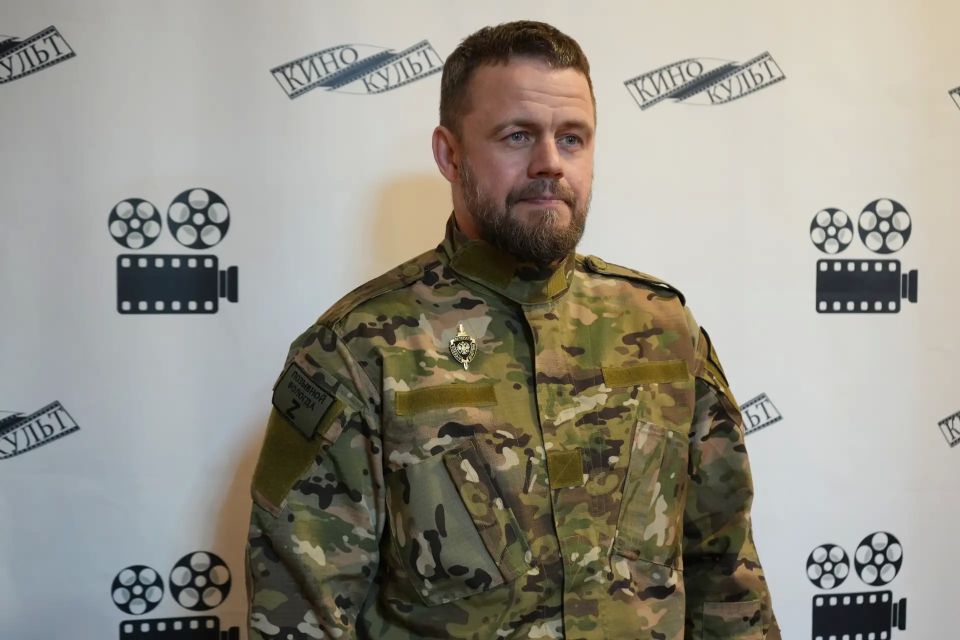 Сегодня нам выпала уникальная возможность — не просто увидеть замечательный документальный фильм «Самбист», но и пообщаться с его создателем, режиссёром и автором сценария Игорем Яринских, а также с реальным героем картины —... Сегодня нам выпала уникальная возможность — не просто увидеть замечательный документальный фильм «Самбист», но и пообщаться с его создателем, режиссёром и автором сценария Игорем Яринских, а также с реальным героем картины —...