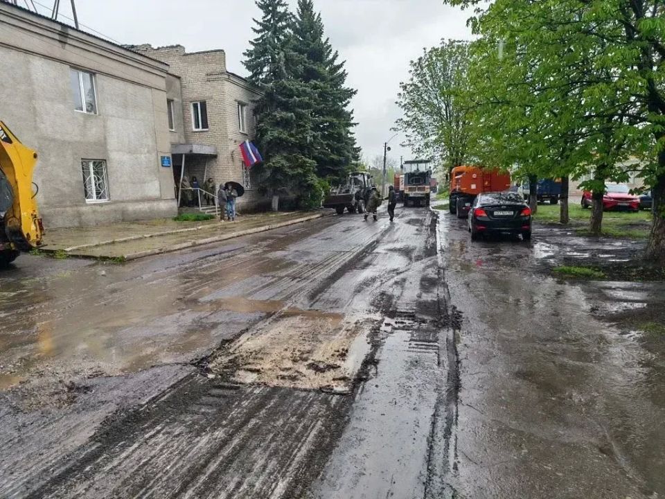 Денис Зубов: Подрядчики с помощью нижегородской техники проводят фрезерование старого слоя асфальта Денис Зубов: Подрядчики с помощью нижегородской техники проводят фрезерование старого слоя асфальта