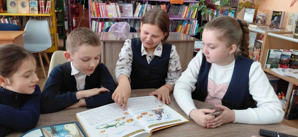 Год единства: Библиотеки Докучаевска открывают мир сказок Год единства: Библиотеки Докучаевска открывают мир сказок