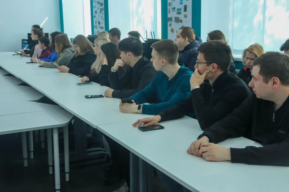 Студенты Донецкого национального университета экономики и торговли узнали о 17 духовно-нравственных ценностях Студенты Донецкого национального университета экономики и торговли узнали о 17 духовно-нравственных ценностях