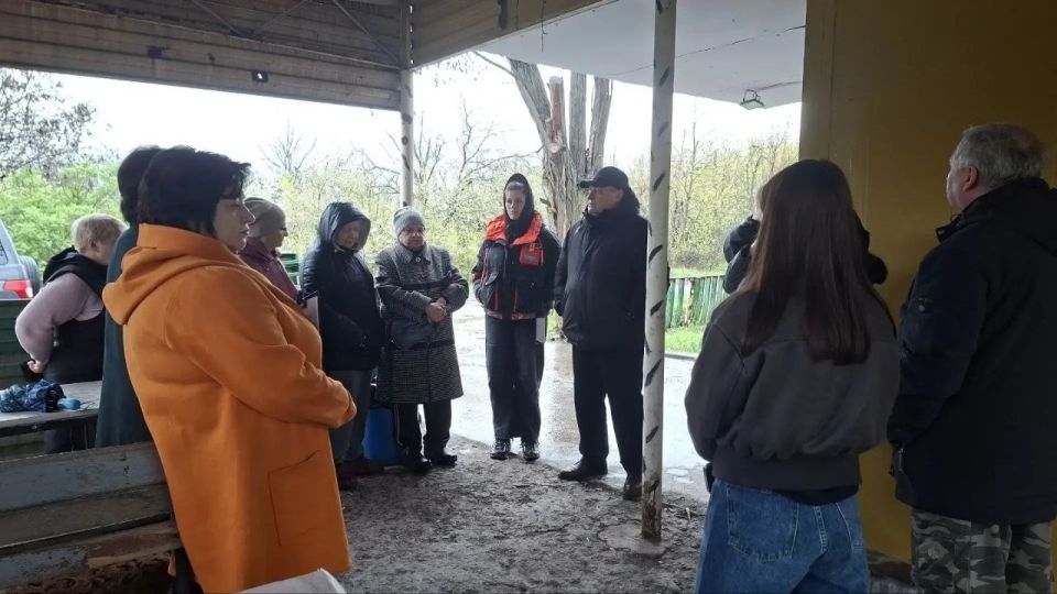 Валентин Левченко: Сегодня совместно с депутатом Донецкого городского совета Анастасией Бойко встретились с жителями переулка Обский микрорайона «Путиловский» в рамках проекта «Управдом» Единой России Валентин Левченко: Сегодня совместно с депутатом Донецкого городского совета Анастасией Бойко встретились с жителями переулка Обский микрорайона «Путиловский» в рамках проекта «Управдом» Единой России