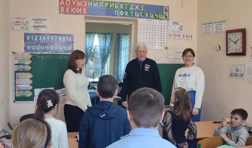 Андрей Бедило посетил школу в селе Безыменное Новоазовского муниципального округа по сигналу родителей Андрей Бедило посетил школу в селе Безыменное Новоазовского муниципального округа по сигналу родителей