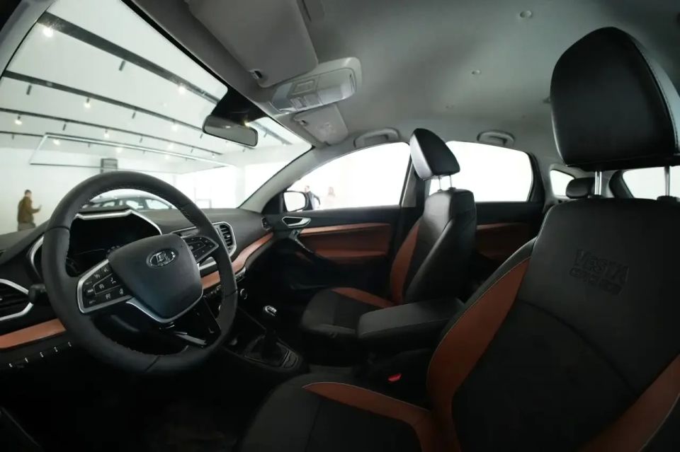 В Мариуполе открылся первый автосалон В Мариуполе открылся первый автосалон