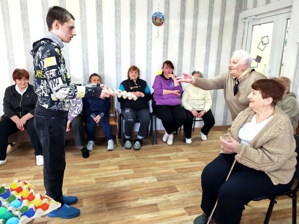 Занятие по адаптивной физической культуре для старшего поколения Занятие по адаптивной физической культуре для старшего поколения
