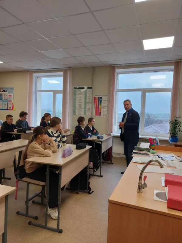 В преддверии Дня местного самоуправления, который отмечается сегодня, в Мангушской школе № 2 состоялась интересная встреча с депутатом Мангушского муниципального совета, членом фракции партии «ЕДИНАЯ РОССИЯ» Мацукой... В преддверии Дня местного самоуправления, который отмечается сегодня, в Мангушской школе № 2 состоялась интересная встреча с депутатом Мангушского муниципального совета, членом фракции партии «ЕДИНАЯ РОССИЯ» Мацукой...