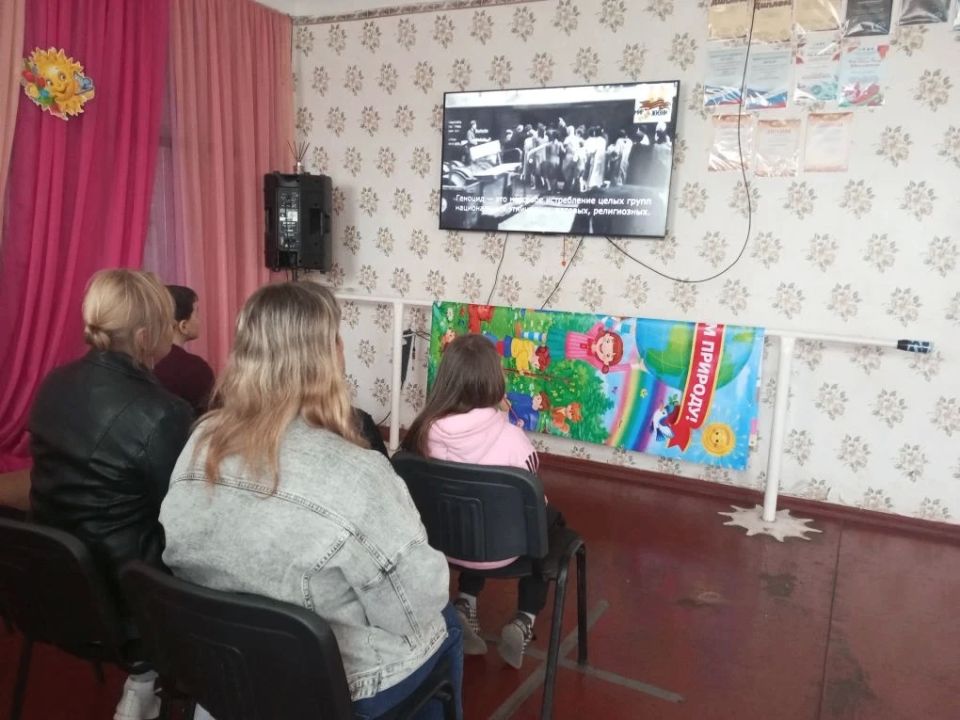 В Снежном почтили память жертв геноцида советского народа в годы Великой Отечественной войны В Снежном почтили память жертв геноцида советского народа в годы Великой Отечественной войны