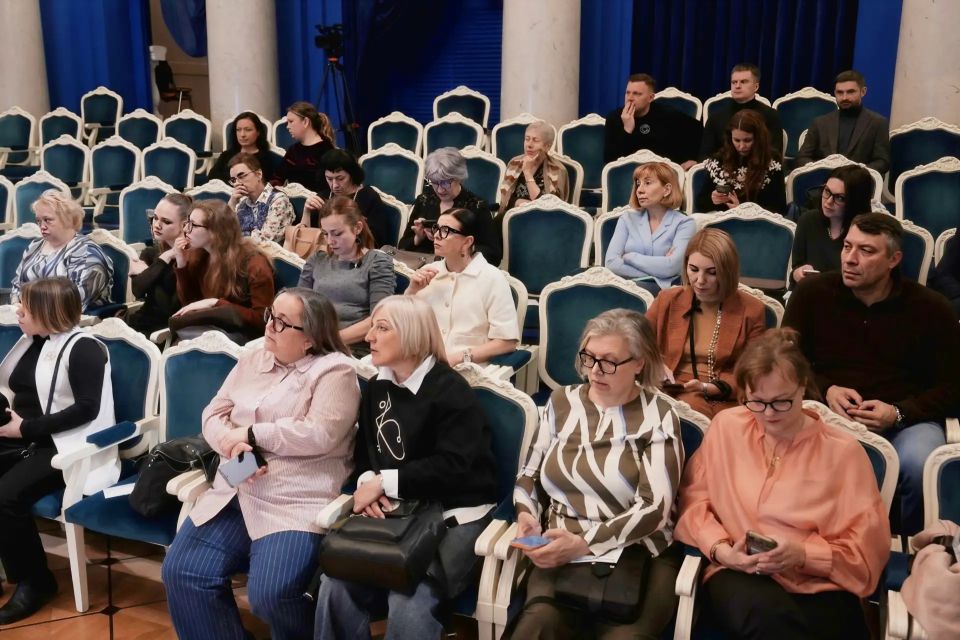 Деятели культуры ДНР стали участниками экспертной дискуссии о креативных индустриях в Москве Деятели культуры ДНР стали участниками экспертной дискуссии о креативных индустриях в Москве