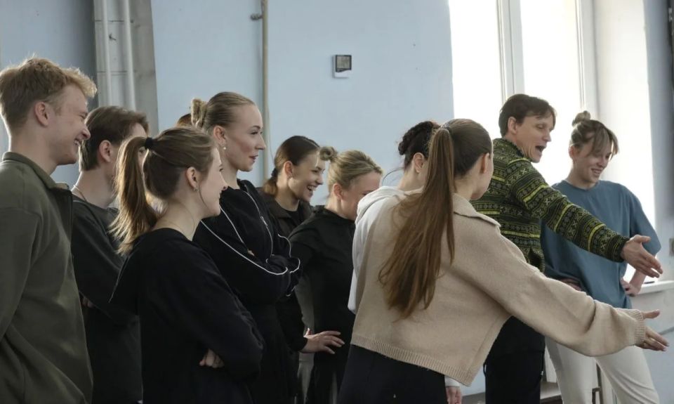 Дышим в унисон с лучшими мастерами сцены! Дышим в унисон с лучшими мастерами сцены!