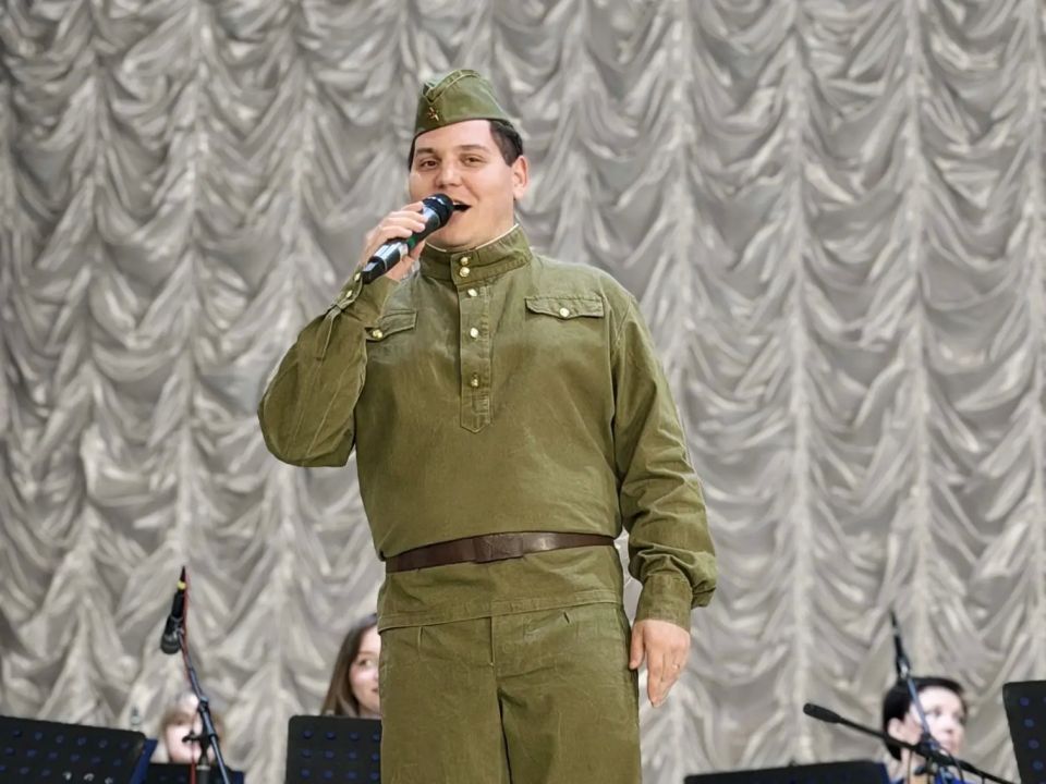Концертами в посёлках Приазовья ансамбль «Донбасс» дал старт акции ко Дню Победы Концертами в посёлках Приазовья ансамбль «Донбасс» дал старт акции ко Дню Победы