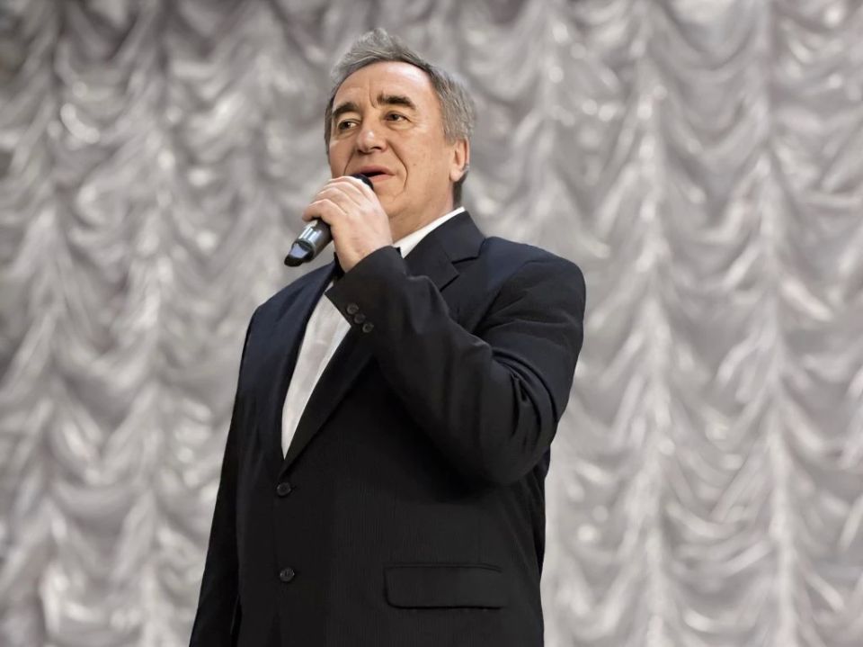 Концертами в посёлках Приазовья ансамбль «Донбасс» дал старт акции ко Дню Победы Концертами в посёлках Приазовья ансамбль «Донбасс» дал старт акции ко Дню Победы