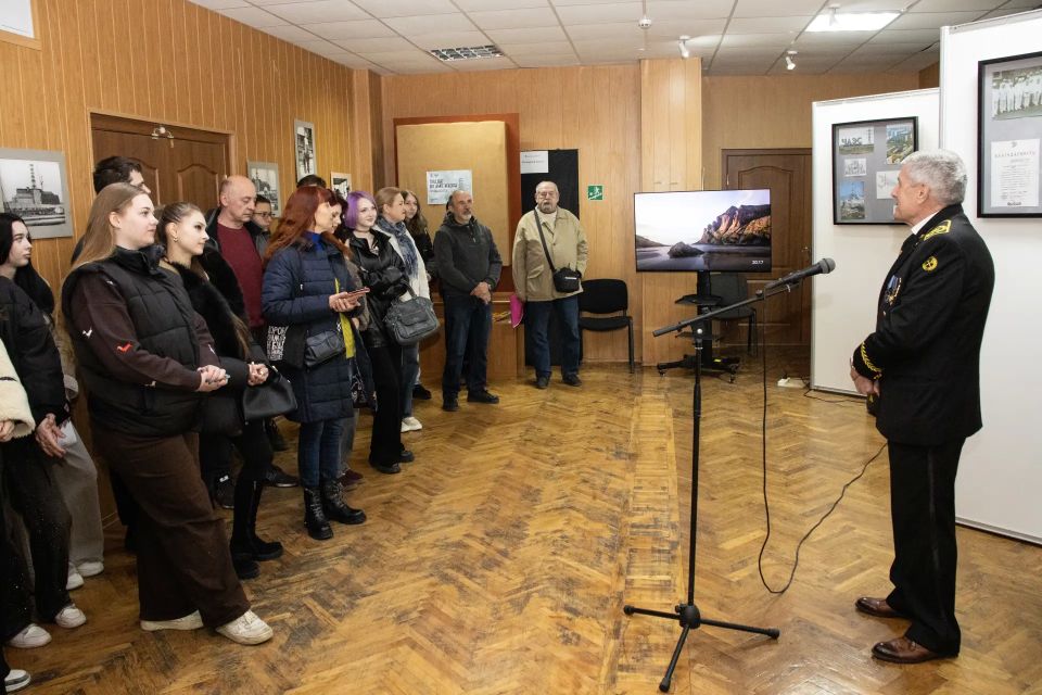 «Подвиг во имя жизни». В Донецком республиканском краеведческом музее состоялось торжественное открытие выставки «Подвиг во имя жизни», приуроченной к 40-летию катастрофы на Чернобыльской АЭС «Подвиг во имя жизни». В Донецком республиканском краеведческом музее состоялось торжественное открытие выставки «Подвиг во имя жизни», приуроченной к 40-летию катастрофы на Чернобыльской АЭС