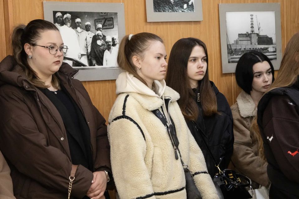 «Подвиг во имя жизни». В Донецком республиканском краеведческом музее состоялось торжественное открытие выставки «Подвиг во имя жизни», приуроченной к 40-летию катастрофы на Чернобыльской АЭС «Подвиг во имя жизни». В Донецком республиканском краеведческом музее состоялось торжественное открытие выставки «Подвиг во имя жизни», приуроченной к 40-летию катастрофы на Чернобыльской АЭС