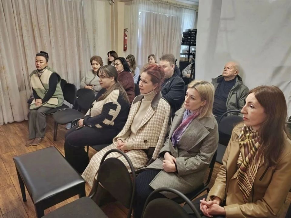 Первый заместитель Министра культуры ДНР Ольга Кобец встретилась с трудовым коллективом Ждановской детской школы искусств Администрации Шахтерского муниципального округа Донецкой Народной Республики Первый заместитель Министра культуры ДНР Ольга Кобец встретилась с трудовым коллективом Ждановской детской школы искусств Администрации Шахтерского муниципального округа Донецкой Народной Республики
