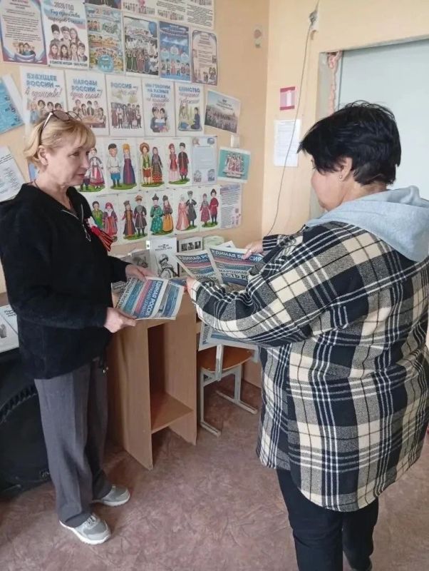 Продолжается выдача свежего номера газеты «Донецкая Республика»! Продолжается выдача свежего номера газеты «Донецкая Республика»!