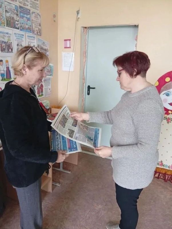 Продолжается выдача свежего номера газеты «Донецкая Республика»! Продолжается выдача свежего номера газеты «Донецкая Республика»!