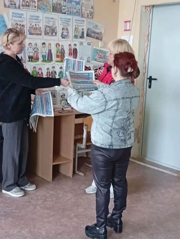 Продолжается выдача свежего номера газеты «Донецкая Республика»! Продолжается выдача свежего номера газеты «Донецкая Республика»!
