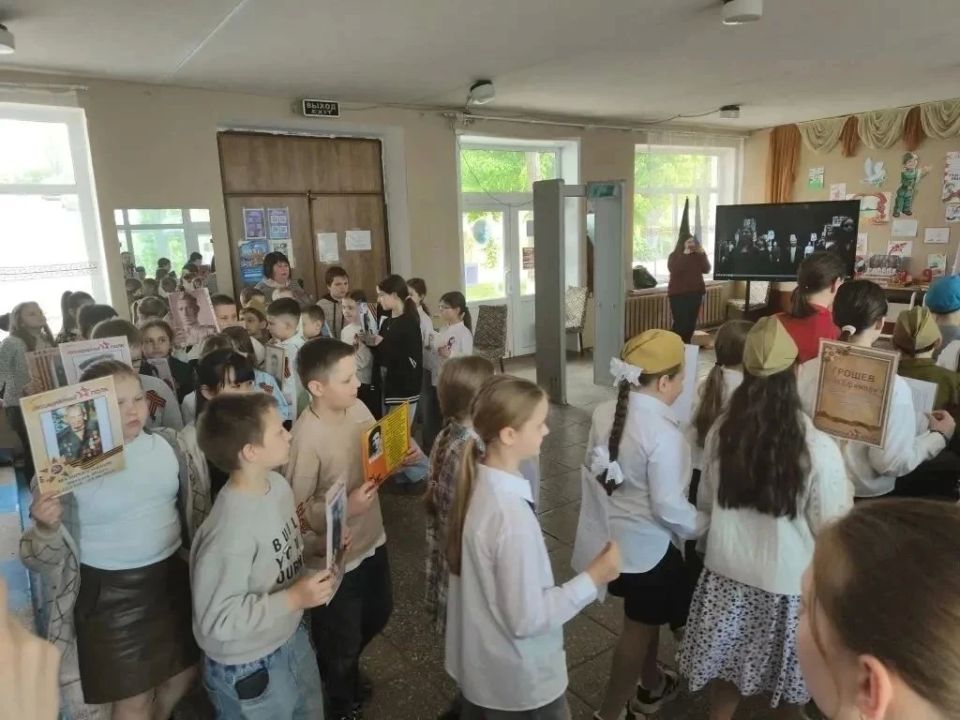 Сегодня, 7 мая 2026 года, в ГБОУ «Школа №11 г.о. Торез» прошла патриотическая акция «Бессмертный полк» Сегодня, 7 мая 2026 года, в ГБОУ «Школа №11 г.о. Торез» прошла патриотическая акция «Бессмертный полк»