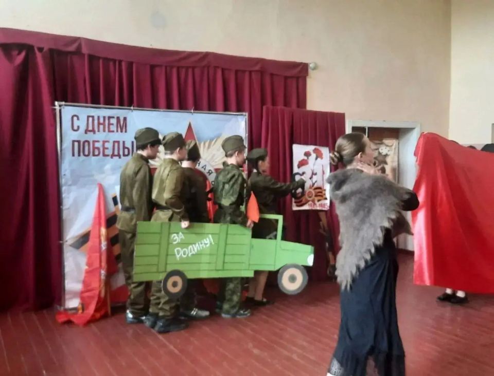 В ГБОУ «Гимназия г.о. Торез» в рамках акции «Классика Победы» проведён конкурс «История одной песни» В ГБОУ «Гимназия г.о. Торез» в рамках акции «Классика Победы» проведён конкурс «История одной песни»