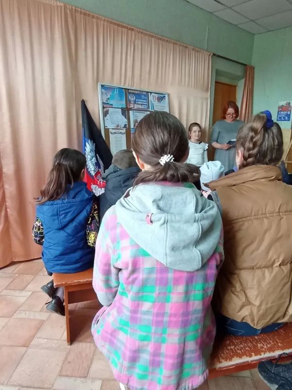 07.05.2026 г. в музее истории пгт. Благодатное прошел информационный час "Донецкая Народная Республика: наш выбор, наша судьба!", в преддверии празднования Дня Донецкой Народной Республики 07.05.2026 г. в музее истории пгт. Благодатное прошел информационный час "Донецкая Народная Республика: наш выбор, наша судьба!", в преддверии празднования Дня Донецкой Народной Республики