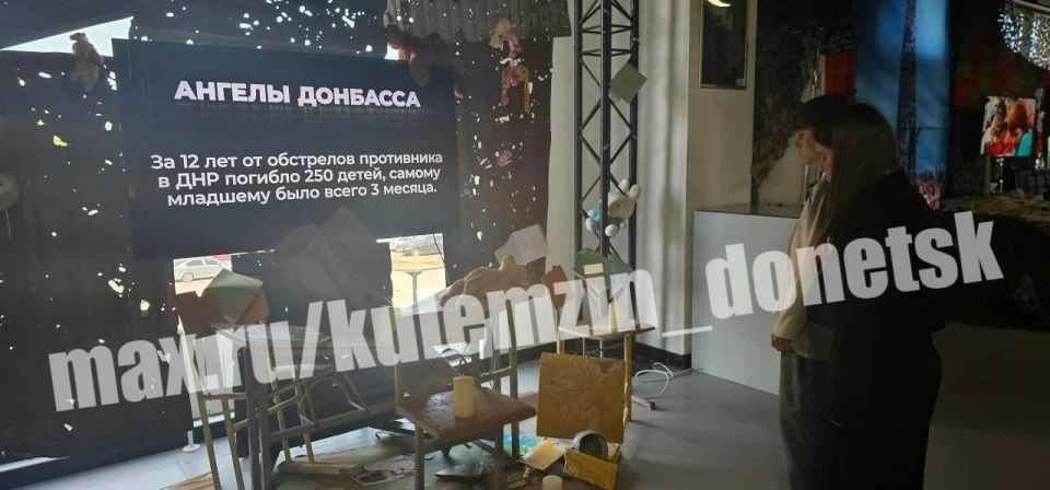 Алексей Кулемзин: Школьники Донецка продолжают посещать мультимедийные выставки Молодёжный центр «30/09» Алексей Кулемзин: Школьники Донецка продолжают посещать мультимедийные выставки Молодёжный центр «30/09»