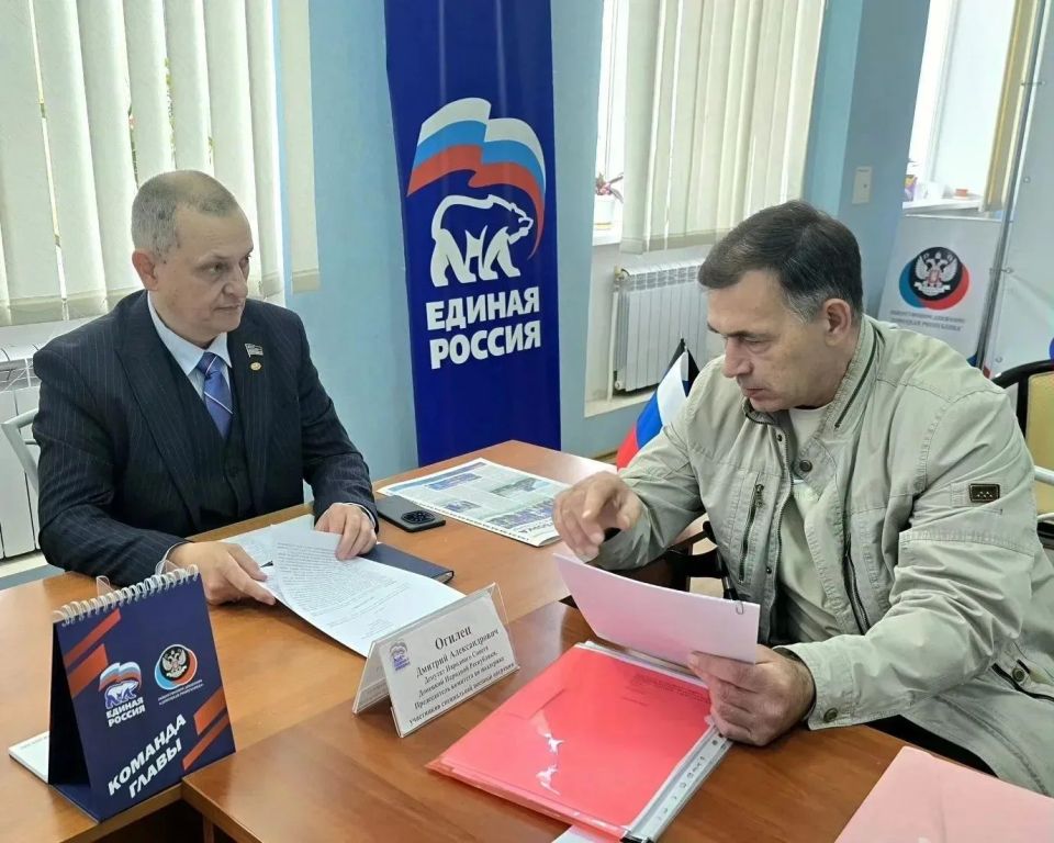 Дмитрий Огилец провел прием граждан и принял участие в аппаратном совещании в Харцызске