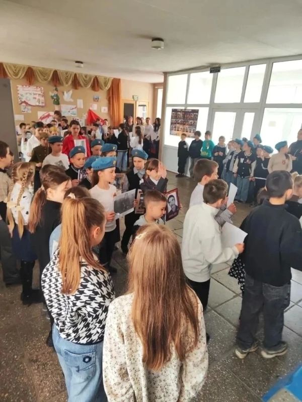 Сегодня, 7 мая 2026 года, в ГБОУ «Школа №11 г.о. Торез» прошла патриотическая акция «Бессмертный полк» Сегодня, 7 мая 2026 года, в ГБОУ «Школа №11 г.о. Торез» прошла патриотическая акция «Бессмертный полк»