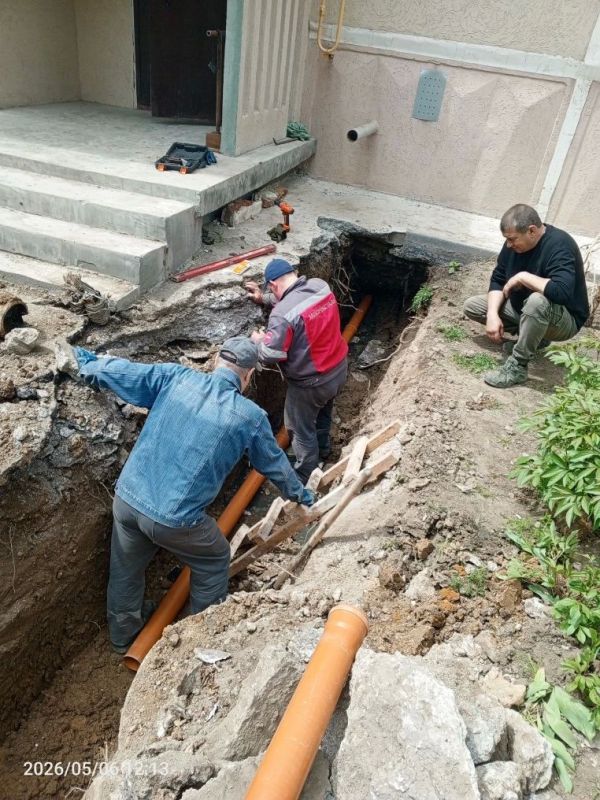 В Мариуполе силами филиала Единого регионального фонда по управлению МКД на территории ДНР проведена замена аварийного канализационного выпуска по ул. Олимпийской В Мариуполе силами филиала Единого регионального фонда по управлению МКД на территории ДНР проведена замена аварийного канализационного выпуска по ул. Олимпийской