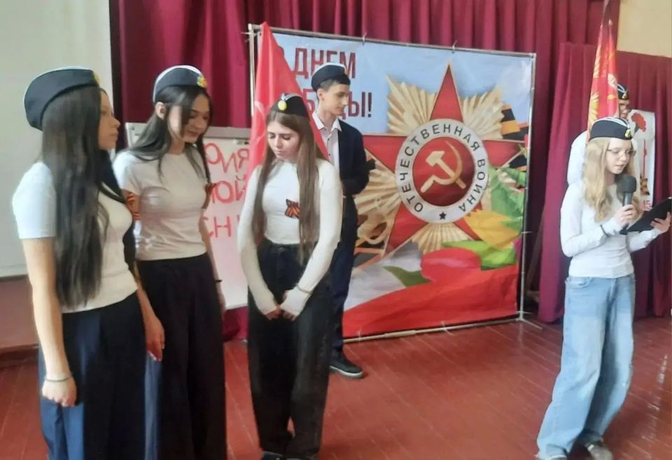 В ГБОУ «Гимназия г.о. Торез» в рамках акции «Классика Победы» проведён конкурс «История одной песни» В ГБОУ «Гимназия г.о. Торез» в рамках акции «Классика Победы» проведён конкурс «История одной песни»