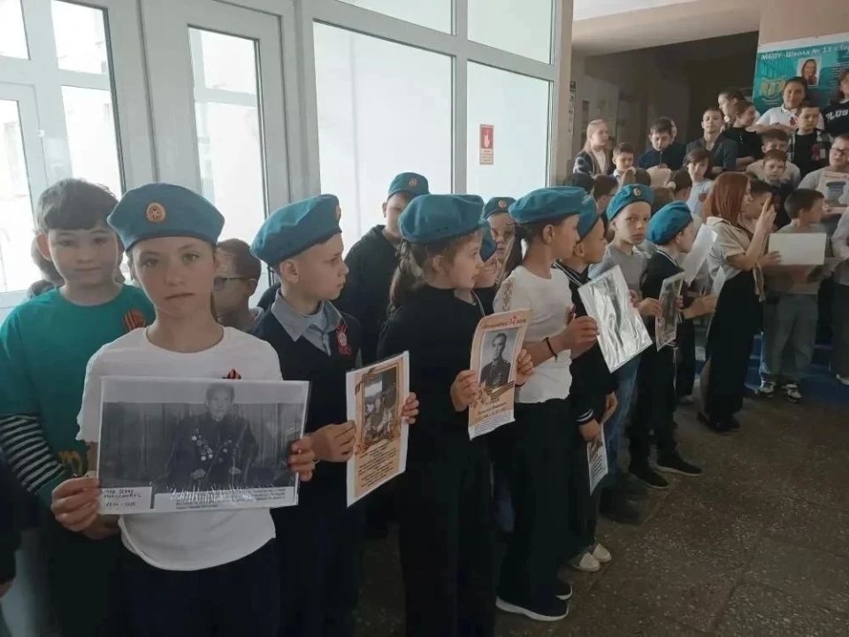 Сегодня, 7 мая 2026 года, в ГБОУ «Школа №11 г.о. Торез» прошла патриотическая акция «Бессмертный полк» Сегодня, 7 мая 2026 года, в ГБОУ «Школа №11 г.о. Торез» прошла патриотическая акция «Бессмертный полк»