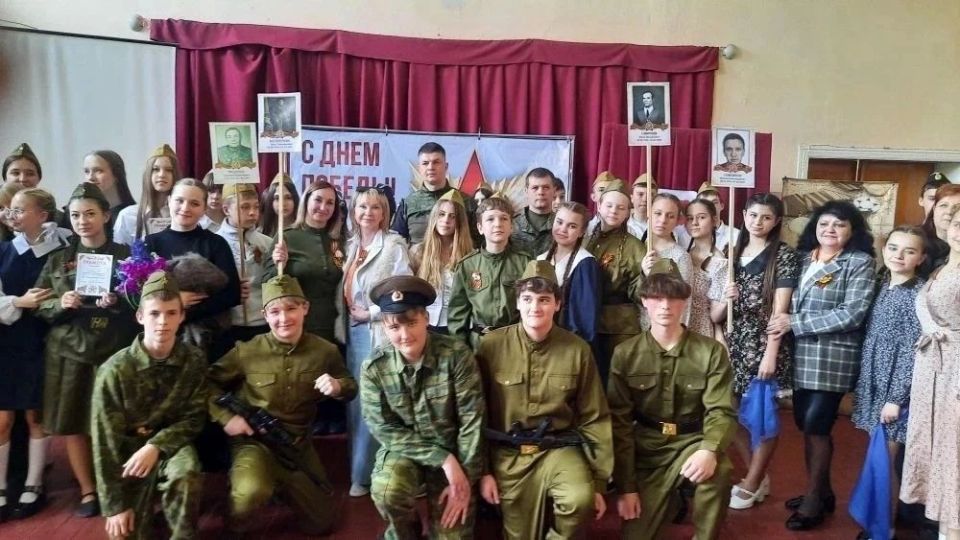 В ГБОУ «Гимназия г.о. Торез» в рамках акции «Классика Победы» проведён конкурс «История одной песни» В ГБОУ «Гимназия г.о. Торез» в рамках акции «Классика Победы» проведён конкурс «История одной песни»