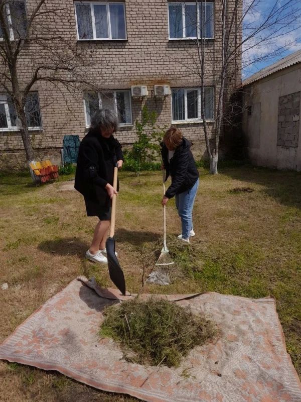 Сегодня, в преддверии праздников 9 и 11 мая, приняли участие в еженедельной экологической акции "Чистый четверг" в рамках партийного проекта Единой России "Городская среда" Сегодня, в преддверии праздников 9 и 11 мая, приняли участие в еженедельной экологической акции "Чистый четверг" в рамках партийного проекта Единой России "Городская среда"