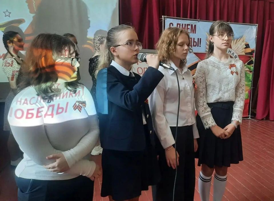 В ГБОУ «Гимназия г.о. Торез» в рамках акции «Классика Победы» проведён конкурс «История одной песни» В ГБОУ «Гимназия г.о. Торез» в рамках акции «Классика Победы» проведён конкурс «История одной песни»