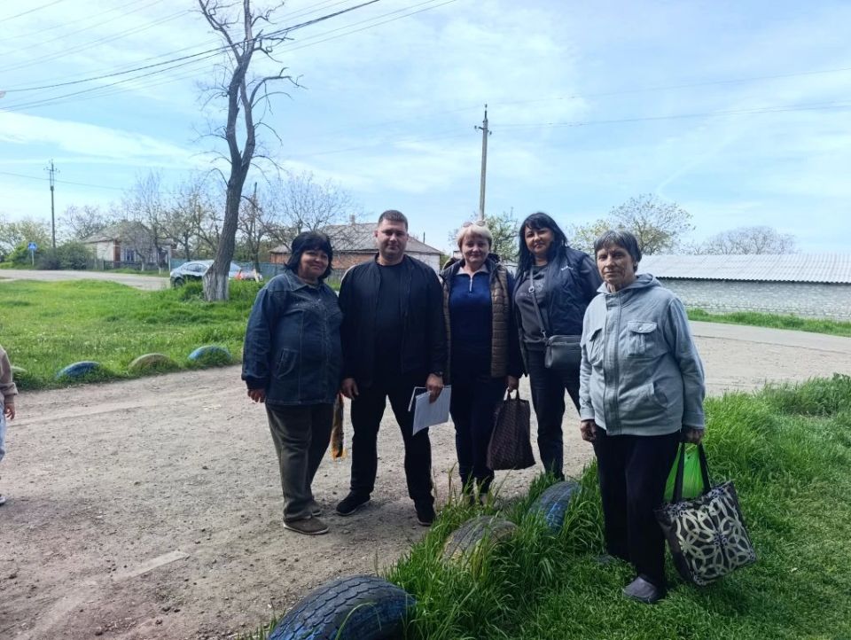 Депутат Мангушского муниципального совета Алексей Зипа провел очередную встречу с жителями, чтобы обсудить насущные проблемы и планы по улучшению инфраструктуры Депутат Мангушского муниципального совета Алексей Зипа провел очередную встречу с жителями, чтобы обсудить насущные проблемы и планы по улучшению инфраструктуры