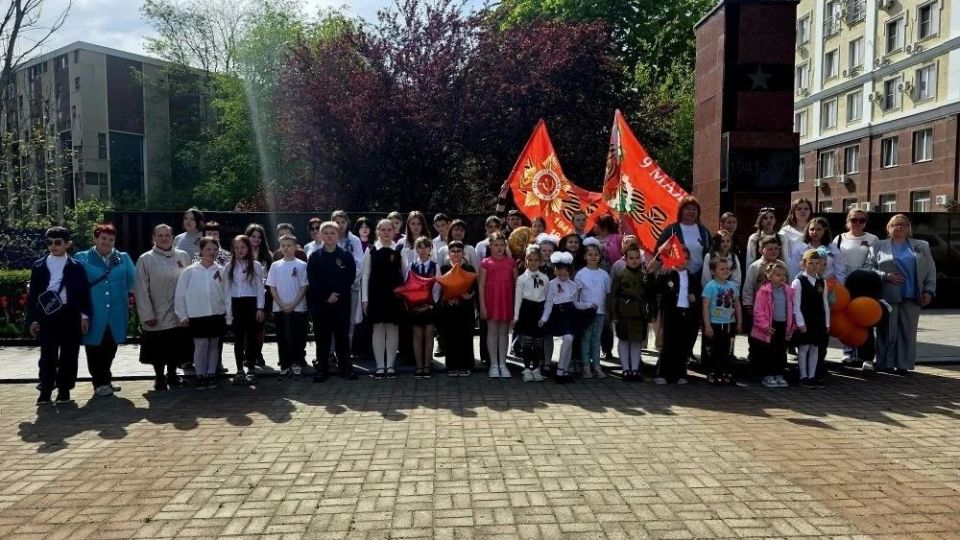 «Сердце с Россией»: в Куйбышевском районе Донецка почтили память героев Русской весны