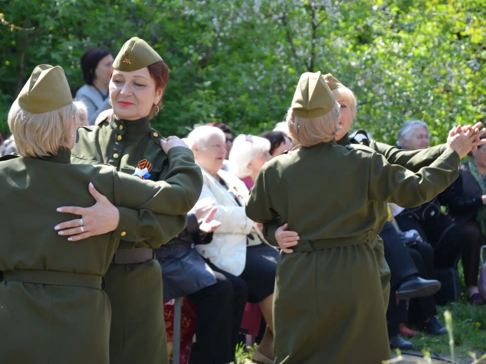 В Шахтерске для подопечных центра социального обслуживания провели праздничный концерт В Шахтерске для подопечных центра социального обслуживания провели праздничный концерт