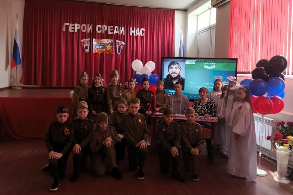 Открытие Парты Героя в лицее Тореза Открытие Парты Героя в лицее Тореза