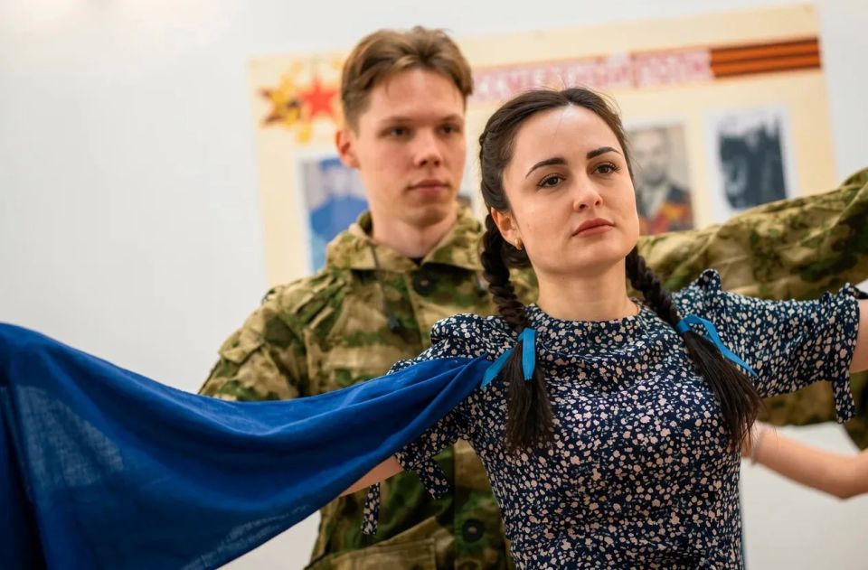 Судебные приставы ДНР присоединились к акции «Вальс Победы» в преддверии 9 Мая Судебные приставы ДНР присоединились к акции «Вальс Победы» в преддверии 9 Мая