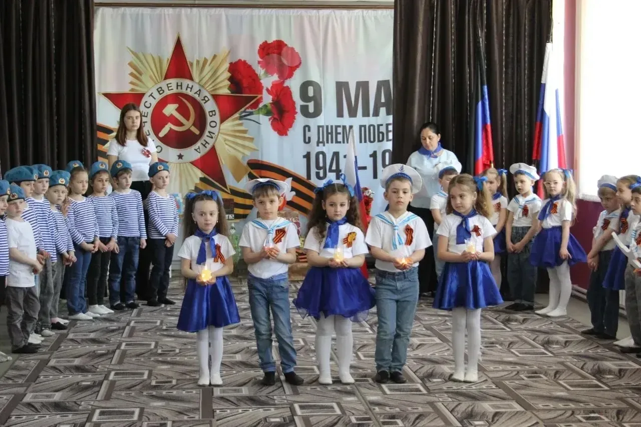 Юные патриоты: в «Красной шапочке» прошел Парад дошколят