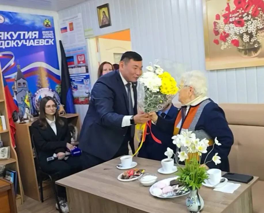 В преддверии великого праздника, Дня Победы, в библиотеке Докучаевска состоялась теплая и трогательная встреча В преддверии великого праздника, Дня Победы, в библиотеке Докучаевска состоялась теплая и трогательная встреча