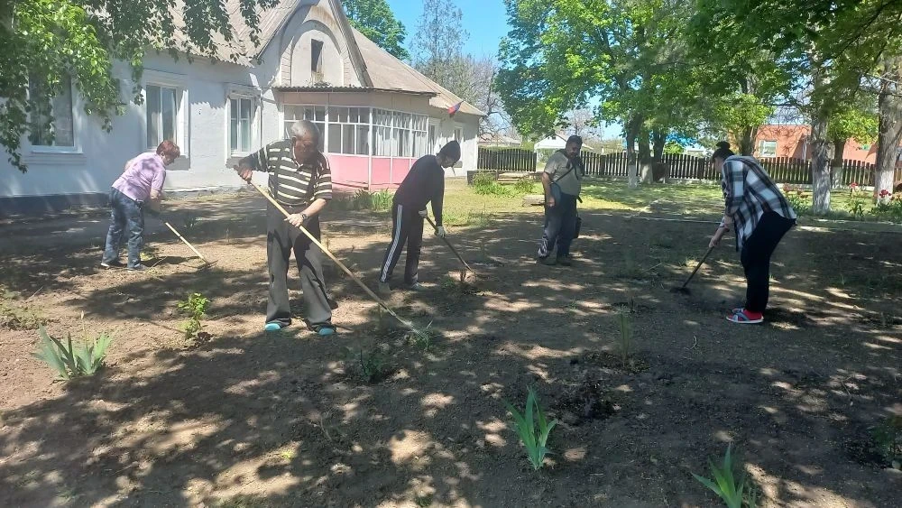 В рамках двухмесячника по благоустройству и в преддверии Дня Великой Победы в Володарском муниципальном округе состоялся масштабный субботник