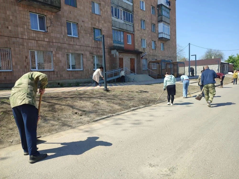 Сегодня, 8 мая, в Новоазовском муниципальном округе состоялся масштабный субботник, приуроченный к Двухмесячнику по благоустройству и в преддверии великого праздника — Дня Победы Сегодня, 8 мая, в Новоазовском муниципальном округе состоялся масштабный субботник, приуроченный к Двухмесячнику по благоустройству и в преддверии великого праздника — Дня Победы