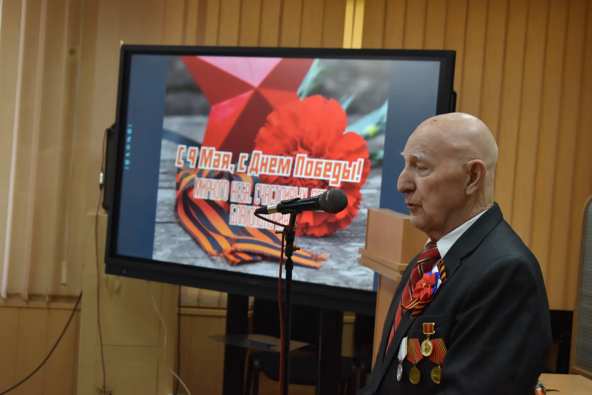 В Донецком университете отметили 81-ю годовщину Победы в Великой Отечественной войне В Донецком университете отметили 81-ю годовщину Победы в Великой Отечественной войне