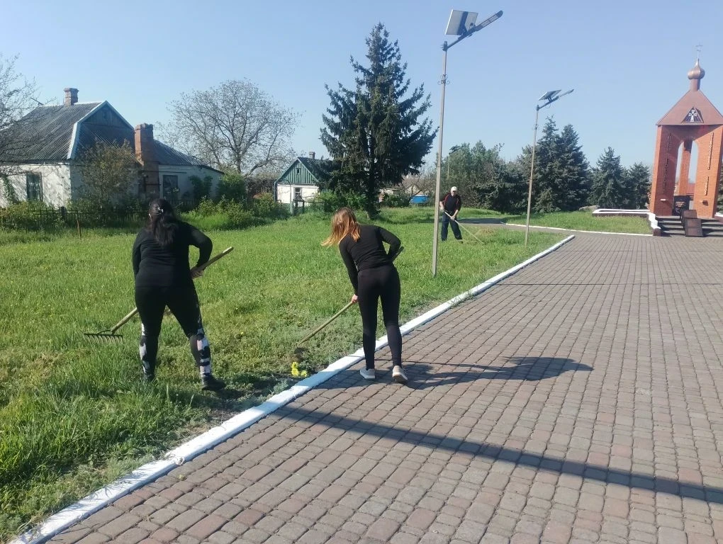В рамках двухмесячника по благоустройству и в преддверии Дня Великой Победы в Володарском муниципальном округе состоялся масштабный субботник В рамках двухмесячника по благоустройству и в преддверии Дня Великой Победы в Володарском муниципальном округе состоялся масштабный субботник