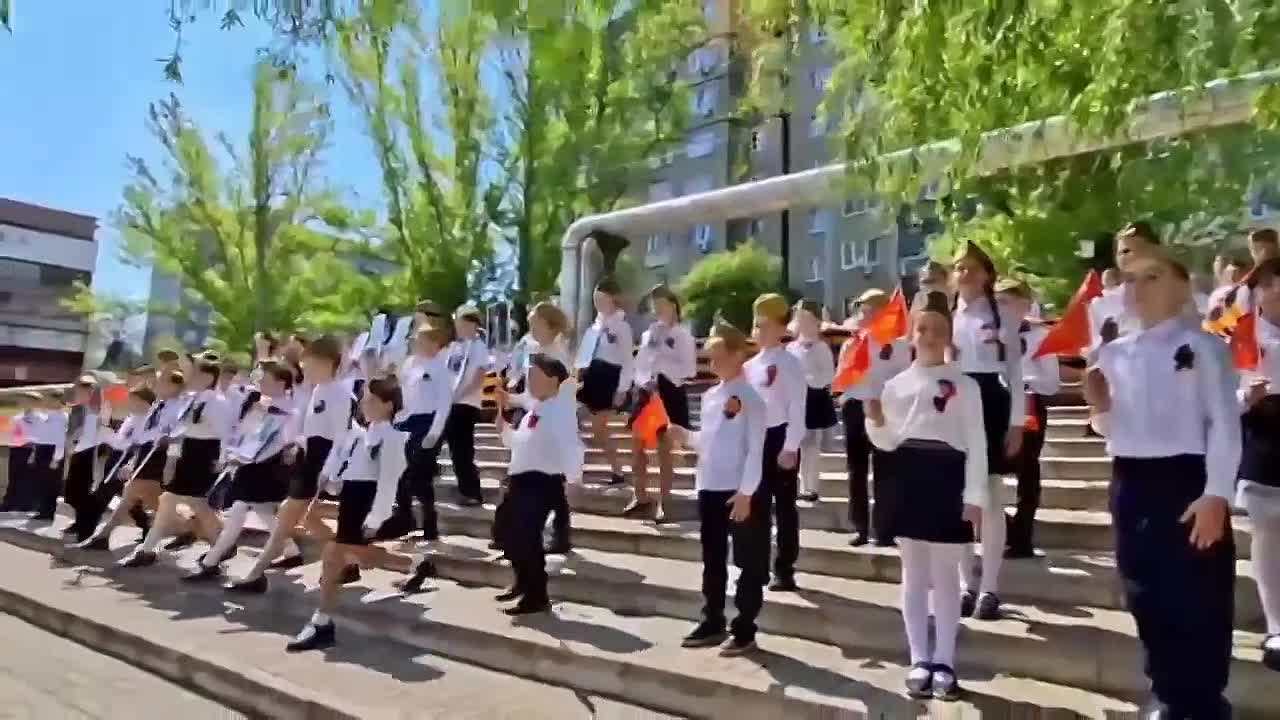Евгений Поплавский: Вальс Победы: Вдохновение и Традиция в ГБОУ "Средняя школа № 22 г.о. Харцызск"