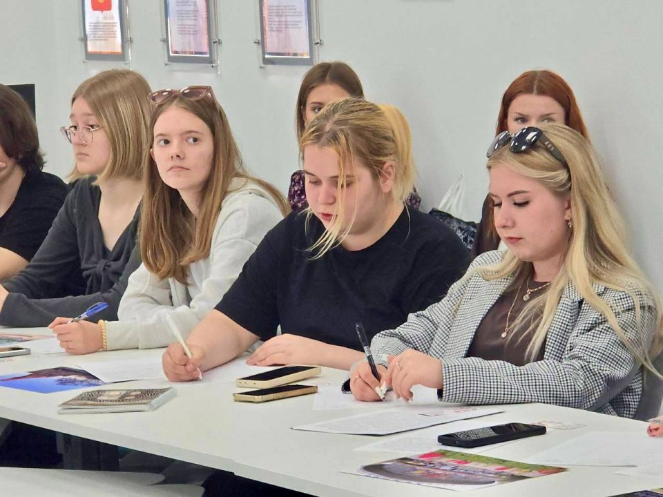 Первые шаги в молодежном экскурсионном движении Первые шаги в молодежном экскурсионном движении