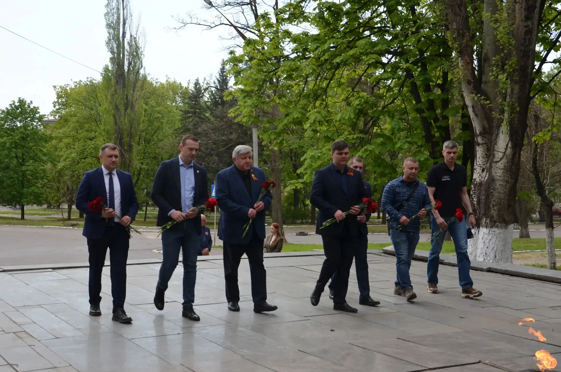 7 мая городской округ Торез с рабочим визитом посетили заместитель председателя Российского военно-исторического общества (РВИО) Николай Овсиенко и председатель регионального отделения РВИО в Донецкой Народной Республики... 7 мая городской округ Торез с рабочим визитом посетили заместитель председателя Российского военно-исторического общества (РВИО) Николай Овсиенко и председатель регионального отделения РВИО в Донецкой Народной Республики...