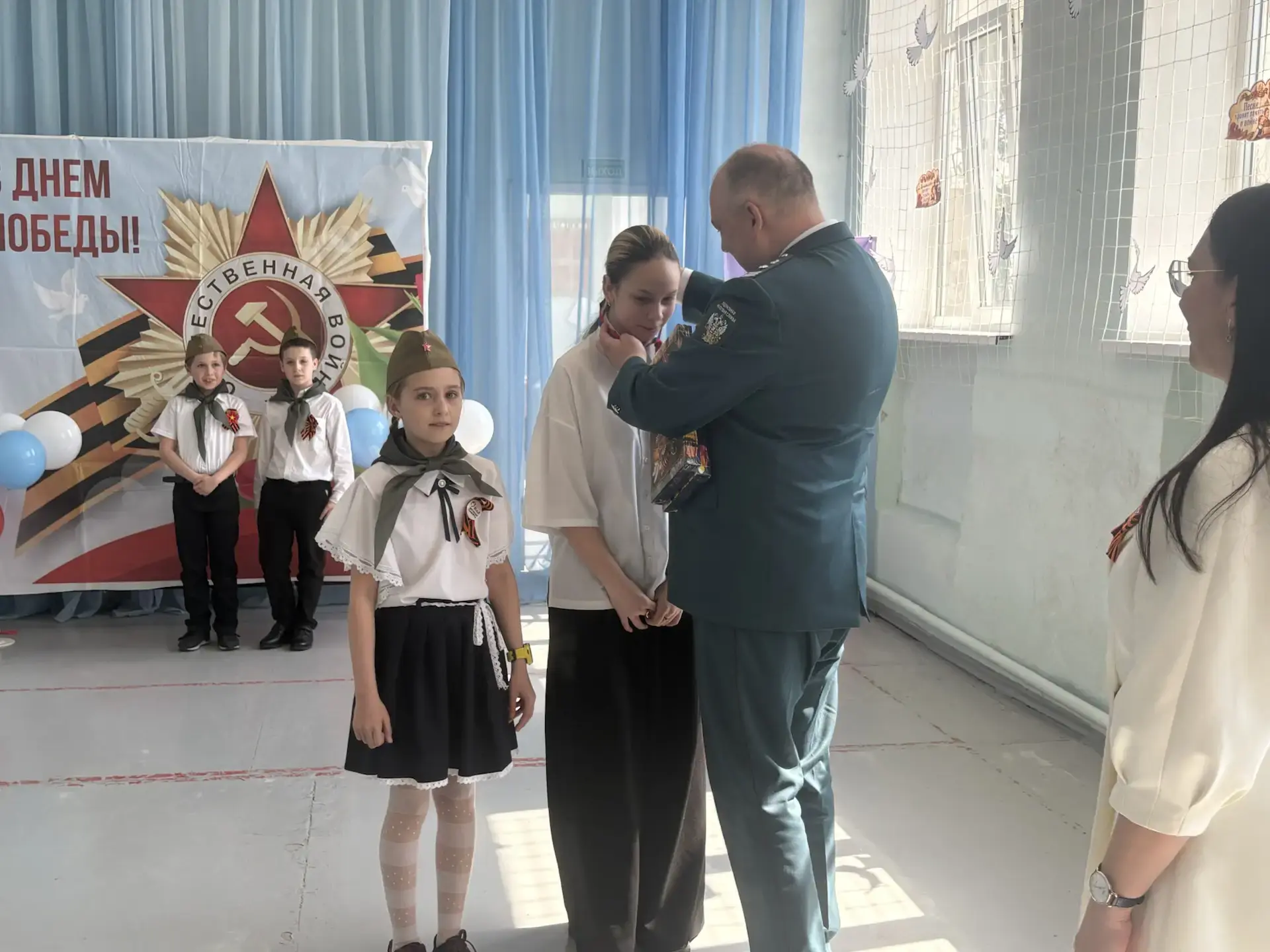 В преддверии празднования 81-й годовщины Победы в ГБОУ «Школа № 45 г.о. Донецк» состоялся фестиваль военной песни, который стал ярким событием для учеников и гостей В преддверии празднования 81-й годовщины Победы в ГБОУ «Школа № 45 г.о. Донецк» состоялся фестиваль военной песни, который стал ярким событием для учеников и гостей