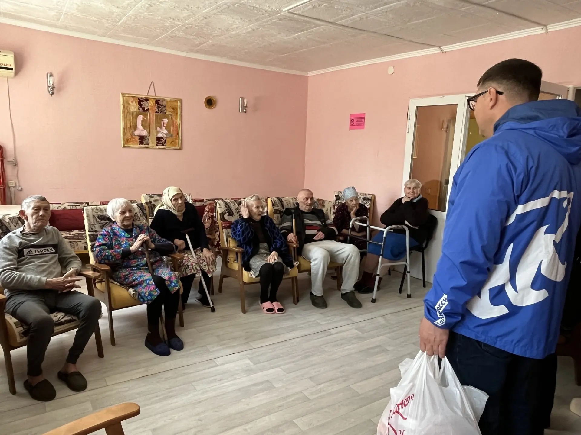 В преддверии 9 Мая, Глава Новоазовского муниципального округа Василий Овчаров совместно с председателем Новоазовского совета ветеранов Евгением Владимировичем Пригоровским, была выполнена почётная миссия — от имени...