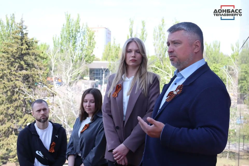 «НИКТО НЕ ЗАБЫТ, НИЧТО НЕ ЗАБЫТО»: СЕРГЕЙ ПОЛХОВ СОВМЕСТНО С МОЛОДЕЖНЫМ СОВЕТОМ «ДОНБАССТЕПЛОЭНЕРГО» ВОЗЛОЖИЛИ ЦВЕТЫ К МЕМОРИАЛУ «ЖЕРТВАМ ФАШИЗМА» В ДОНЕЦКЕ «НИКТО НЕ ЗАБЫТ, НИЧТО НЕ ЗАБЫТО»: СЕРГЕЙ ПОЛХОВ СОВМЕСТНО С МОЛОДЕЖНЫМ СОВЕТОМ «ДОНБАССТЕПЛОЭНЕРГО» ВОЗЛОЖИЛИ ЦВЕТЫ К МЕМОРИАЛУ «ЖЕРТВАМ ФАШИЗМА» В ДОНЕЦКЕ